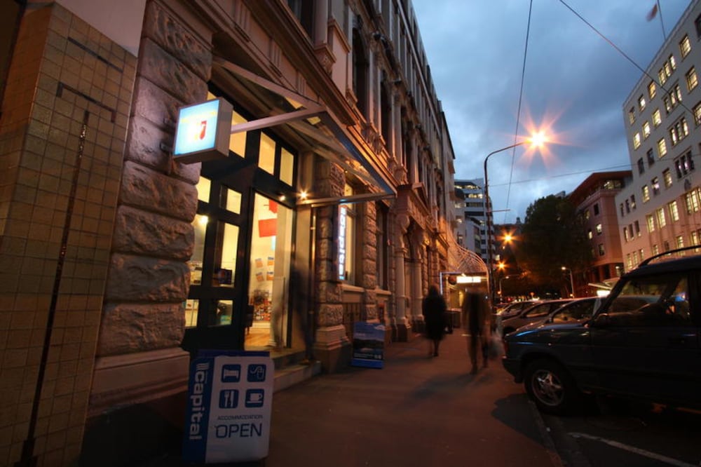 Nomads Capital Backpackers Wellington- Adults only 62/63