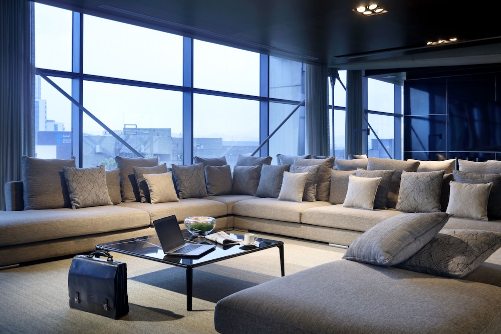 Hyatt Regency Barcelona Tower 48/82