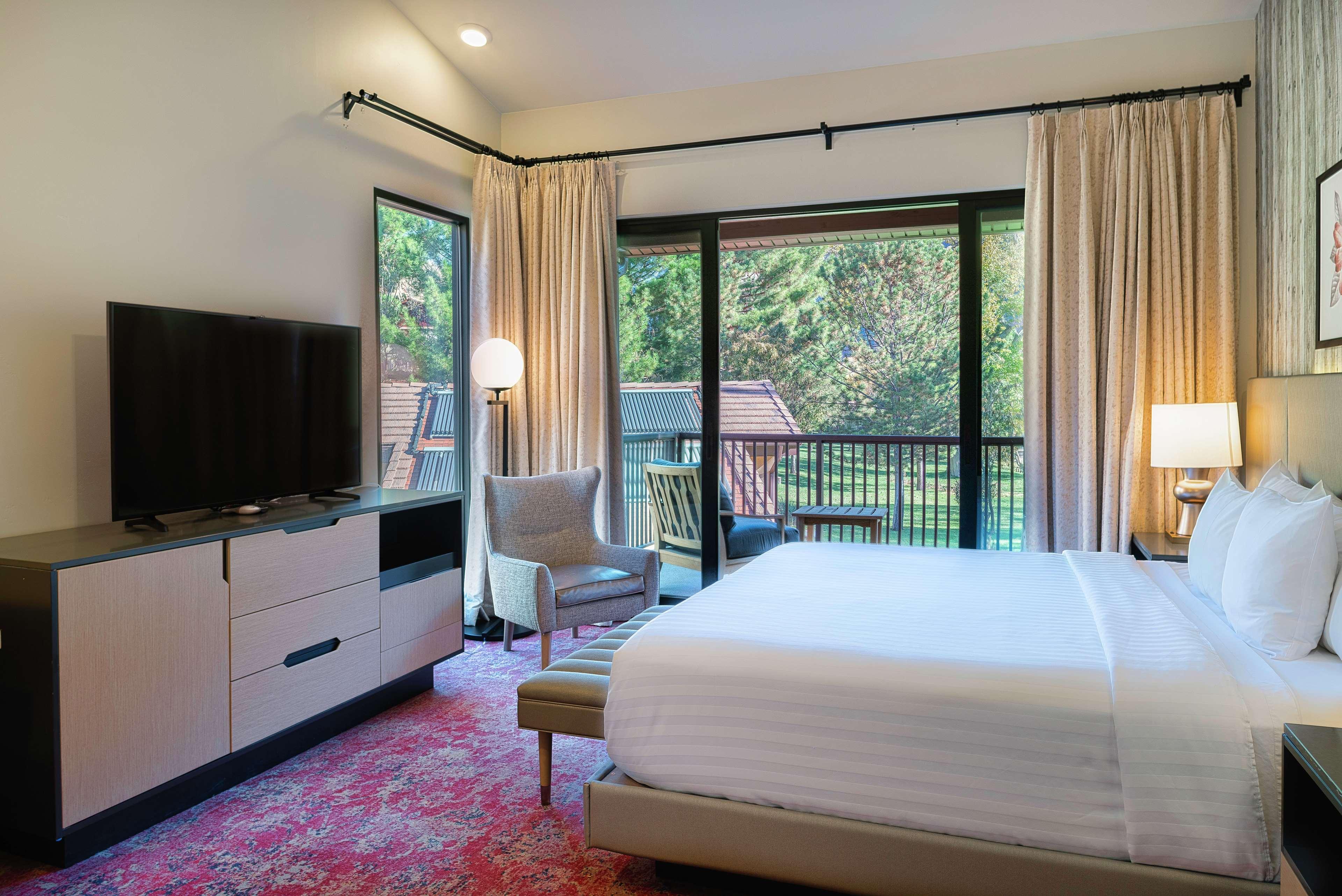2 Bedrooms, Suite, Villa, 1 King and 2 Queen Beds, Grand View