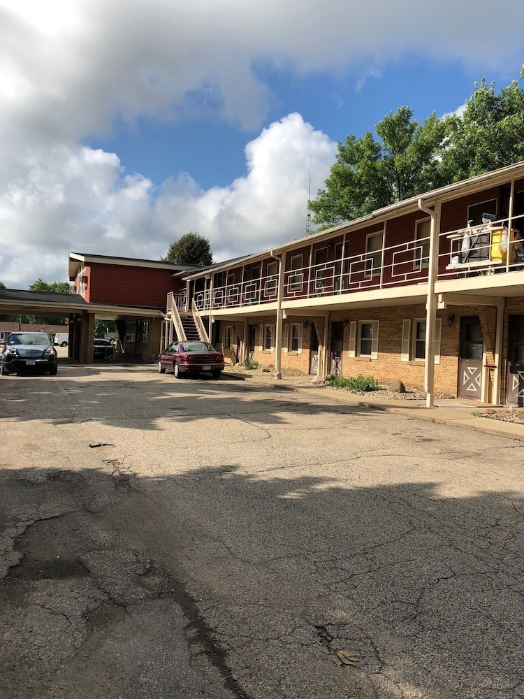 McGoverns Hotel and Suites 2/45