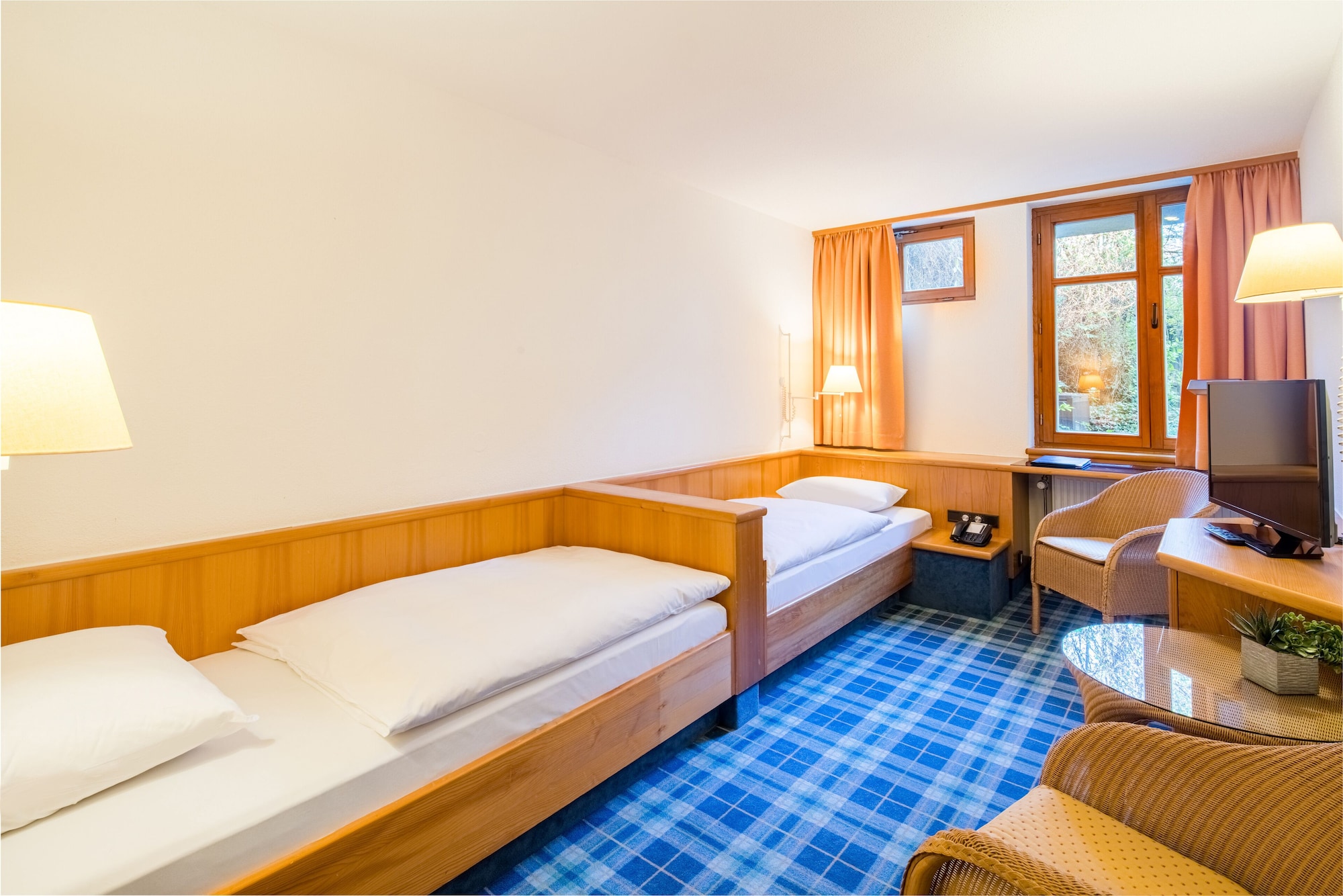 ROOM, DOUBLE BED