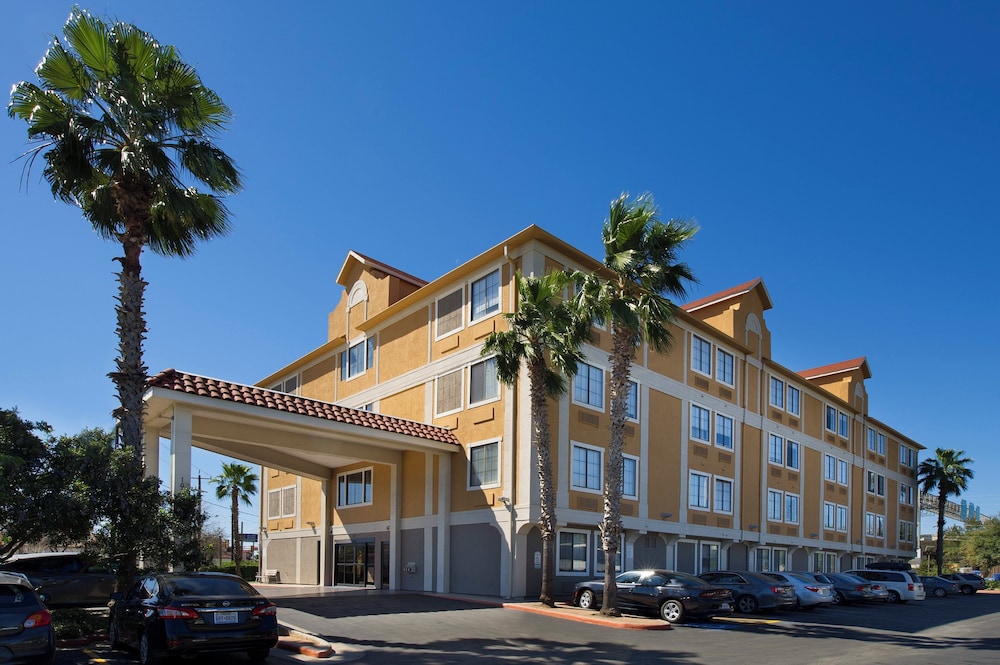 Holiday Inn Express Hotel Suites San Antonio Downtown Market Area 30/38