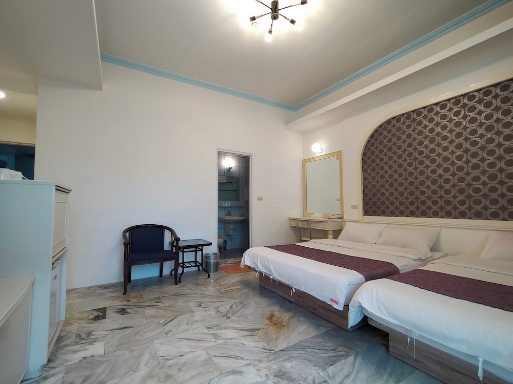 Tau Tau Chu Hotel 34/66