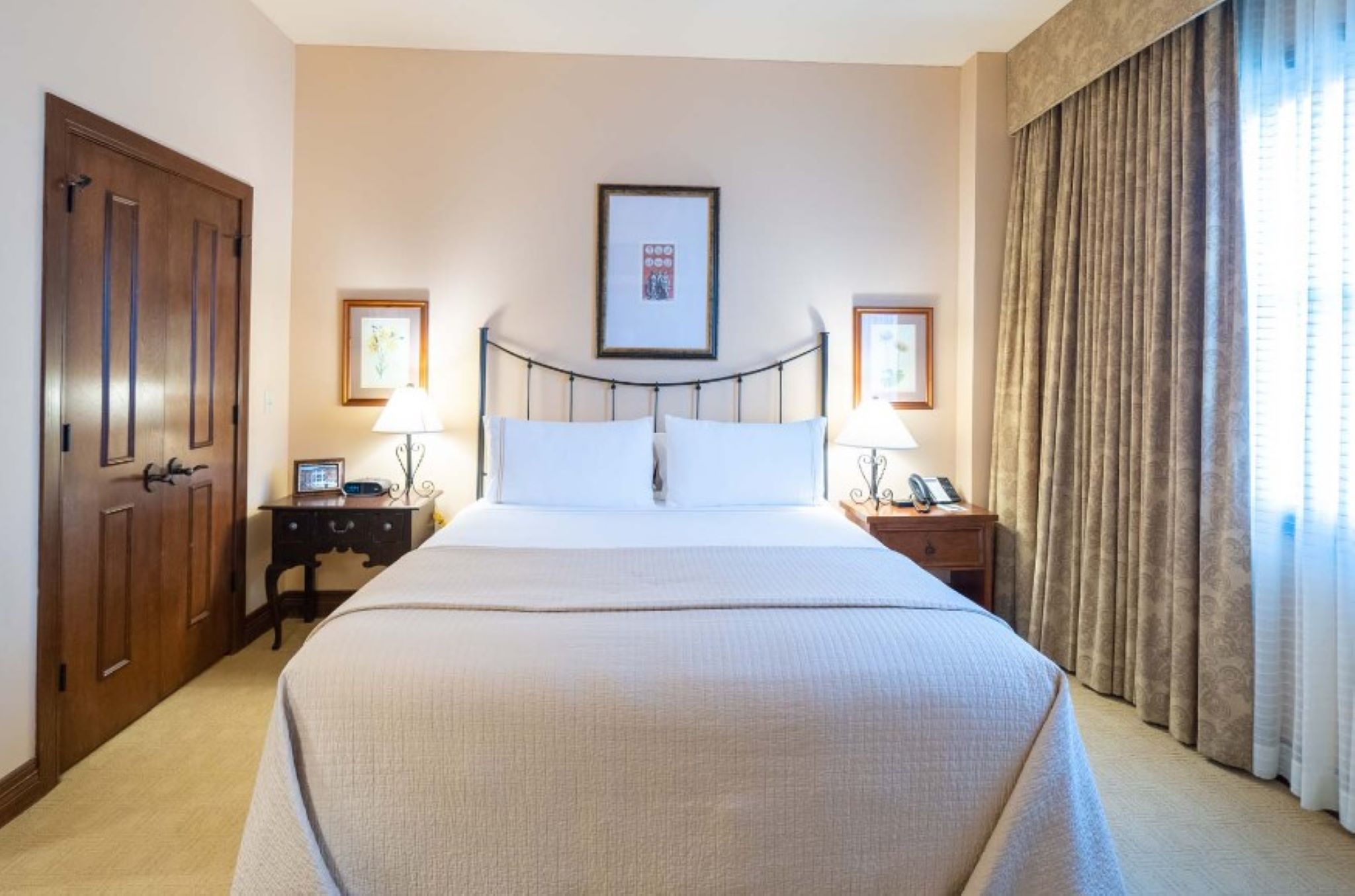 1 BEDROOM, SUITE, 2 DOUBLE BEDS