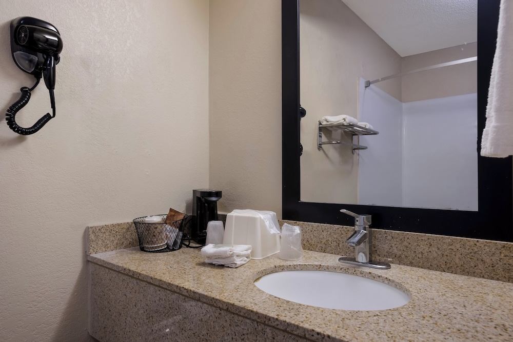 Red Roof Inn & Suites Statesboro - University 44/45