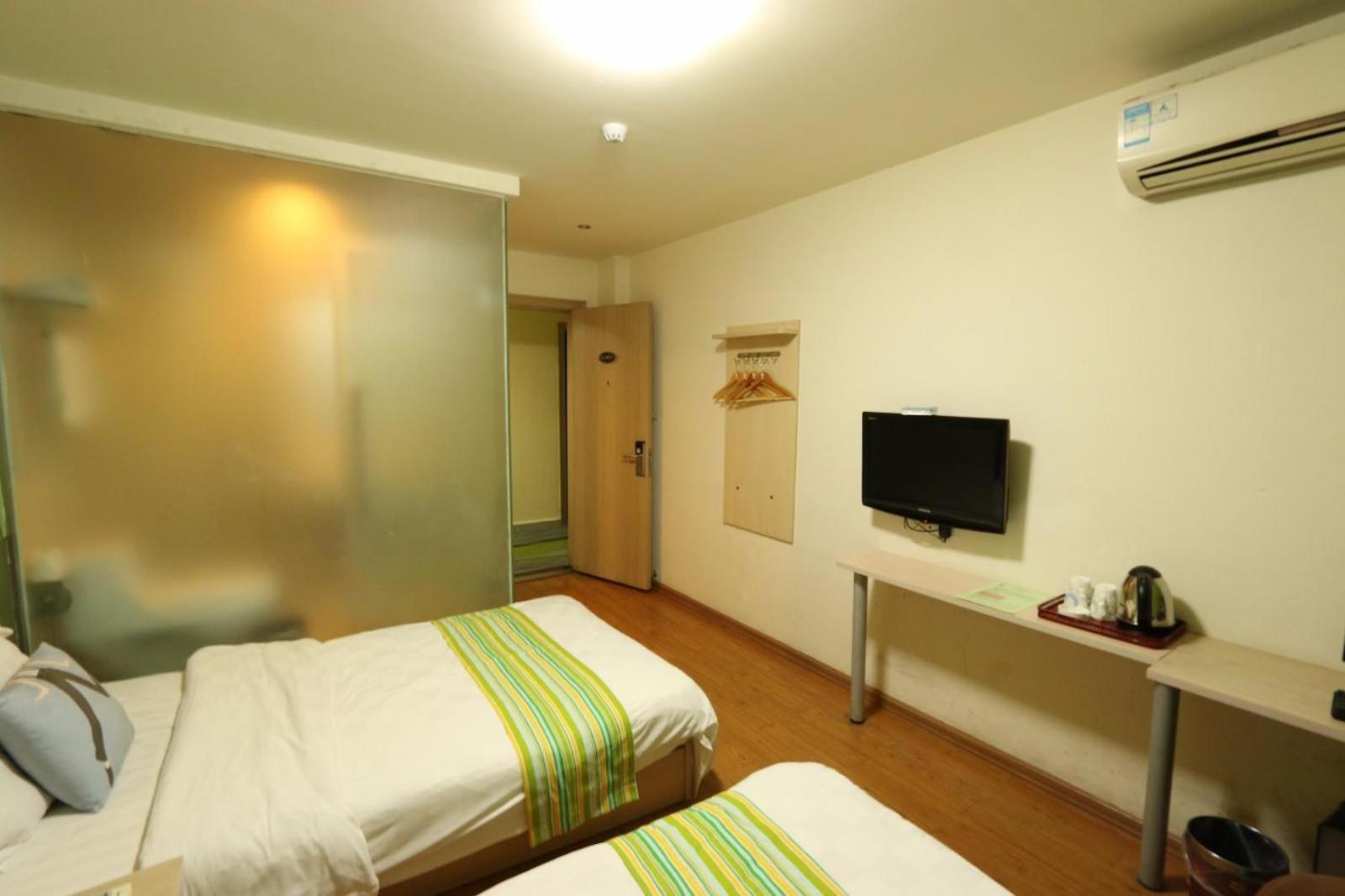 Pai Hotel (Zhuhai Career Technical College, Aviation City Seaview) 2/24