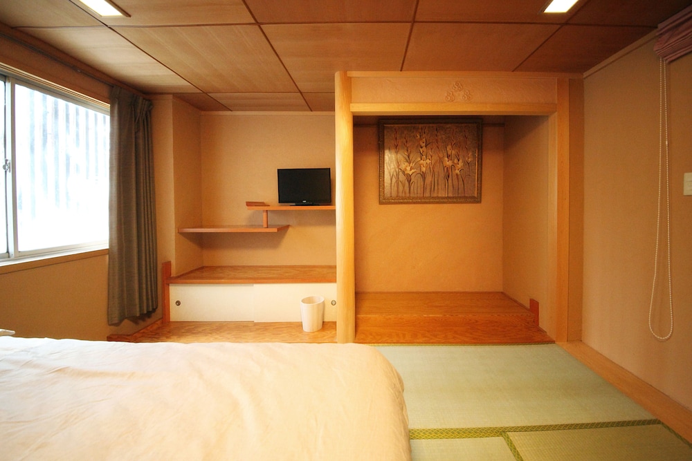 Tokyo House Inn 7/33