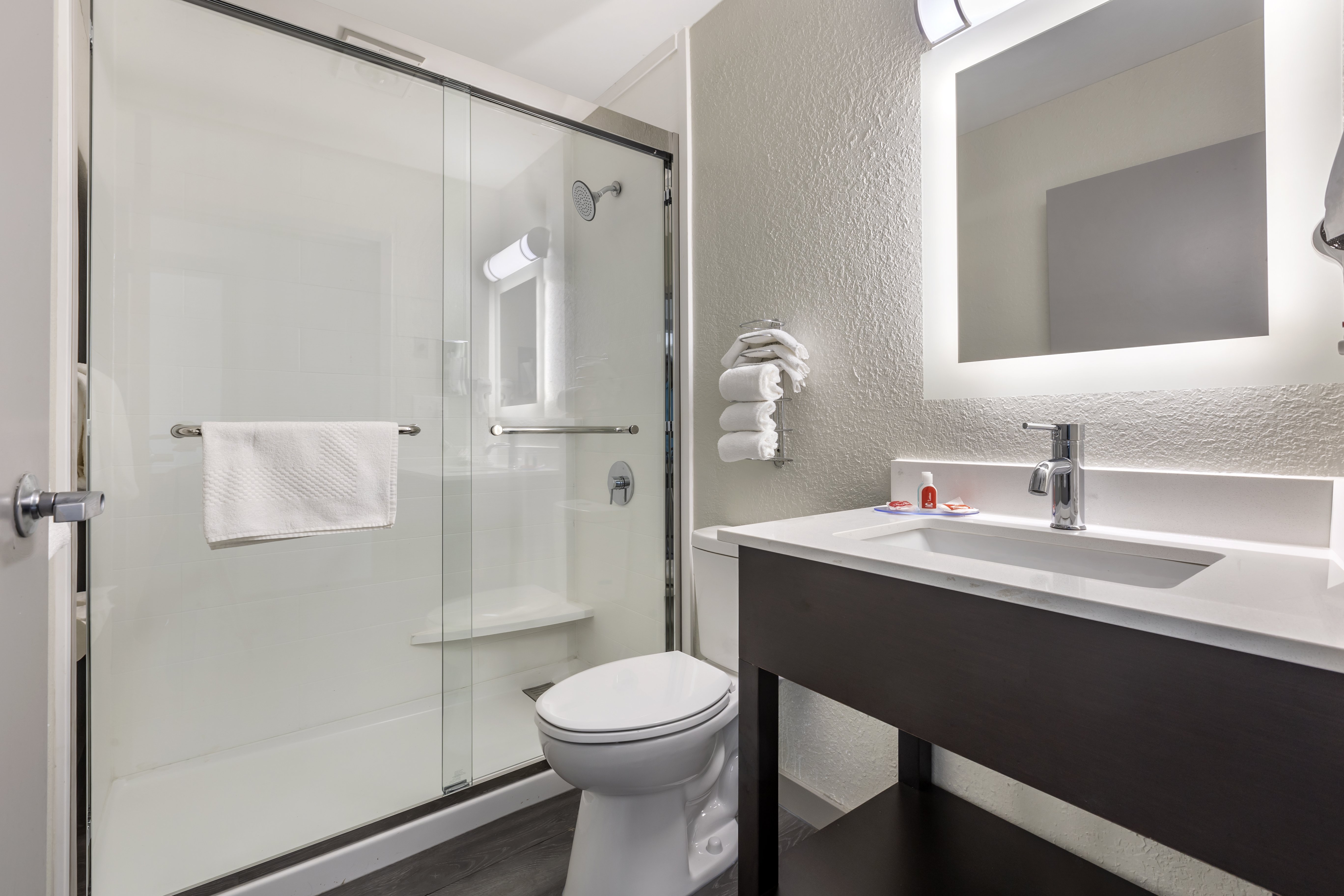 Econo Lodge Inn Suites Greenville 64/69
