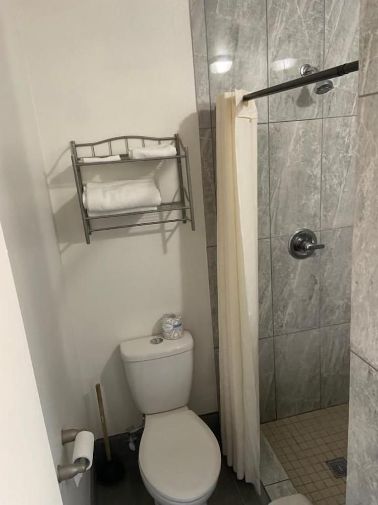American Inn Grover Beach 53/56