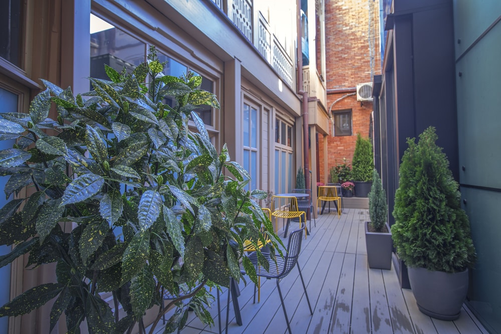 Heritage Hotel and Suites 35/39