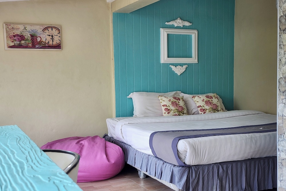 Sky, King Bed