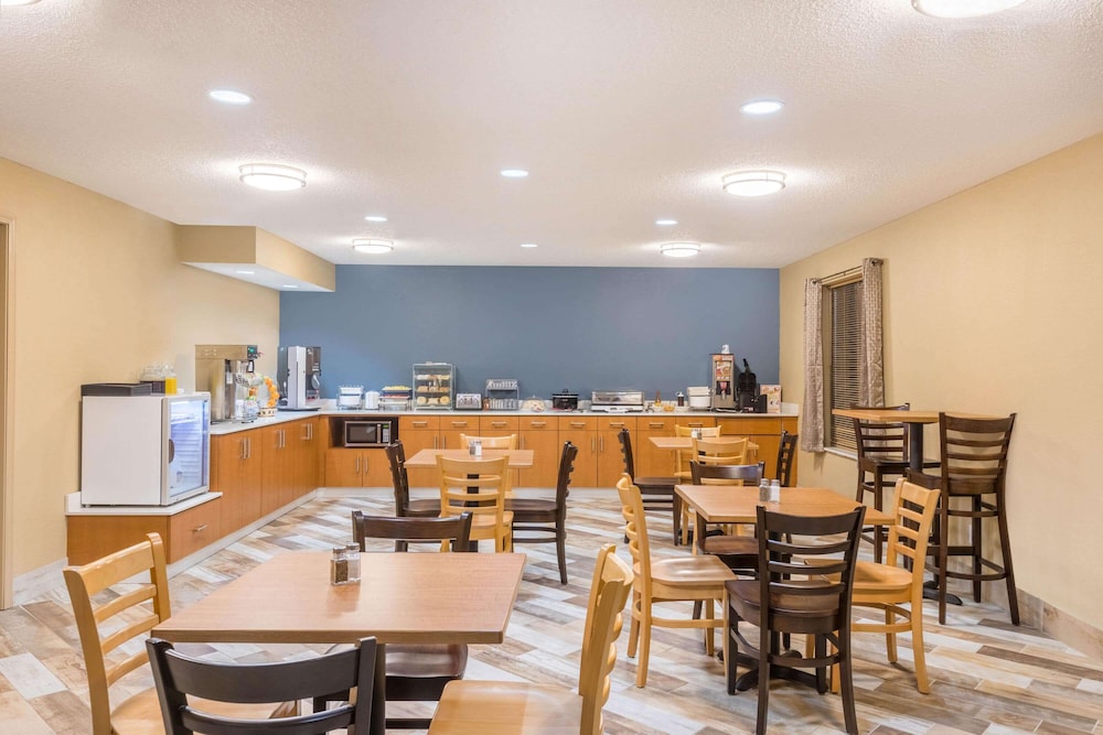 Americinn By Wyndham Prairie Du Chien 34/42