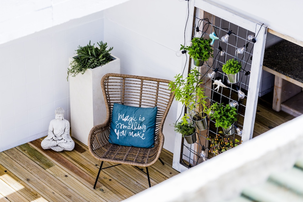 Sandhi House - Yoga & Wellness 24/40