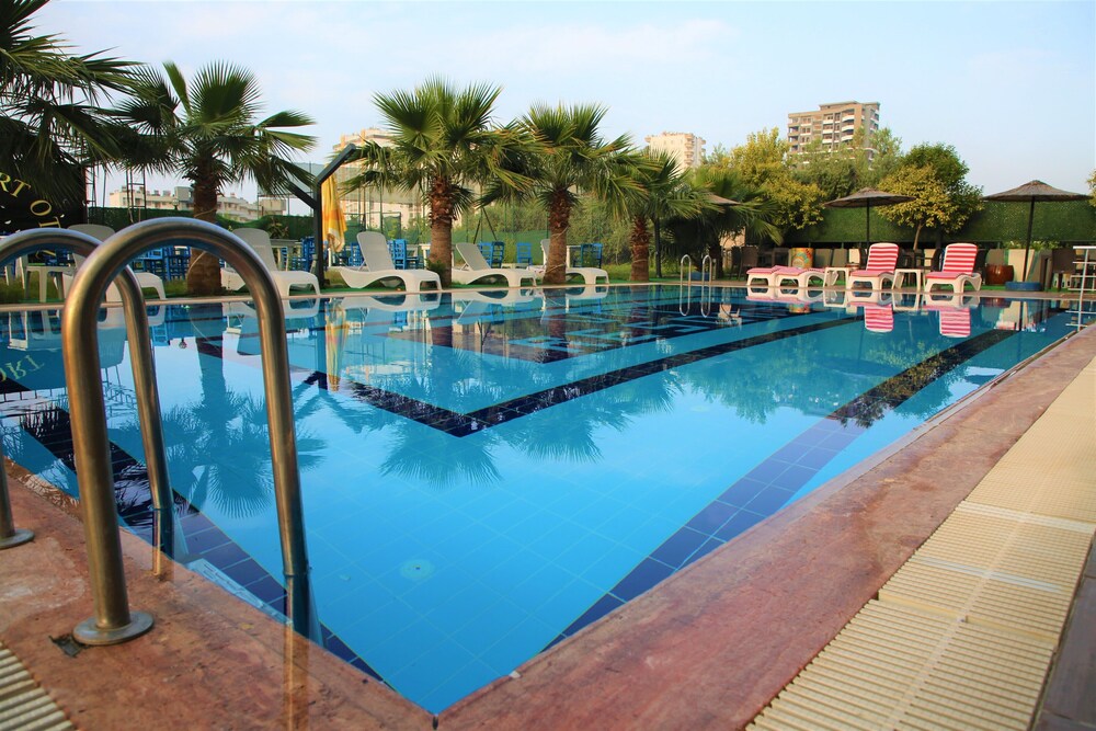 Luna Mare Resort Otel 24/50