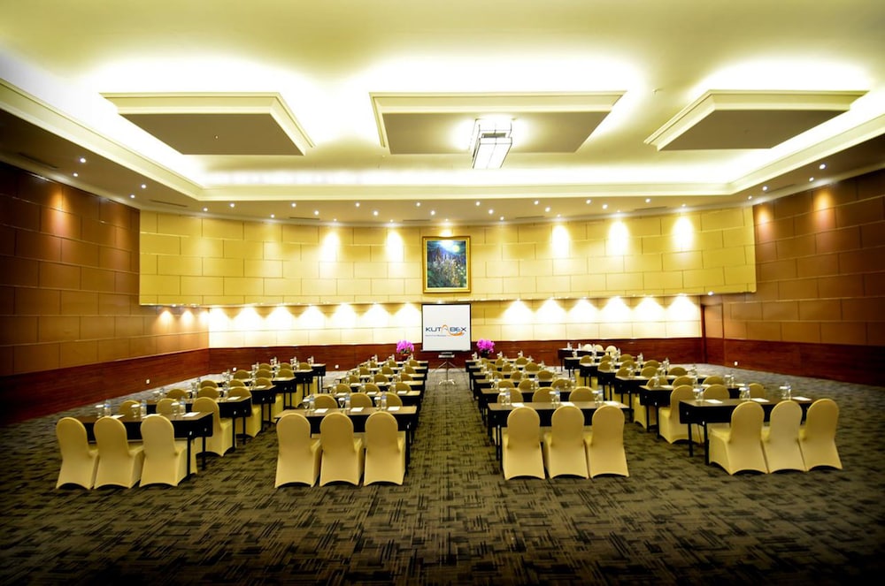 KUTABEX BEACH FRONT HOTEL 53/53