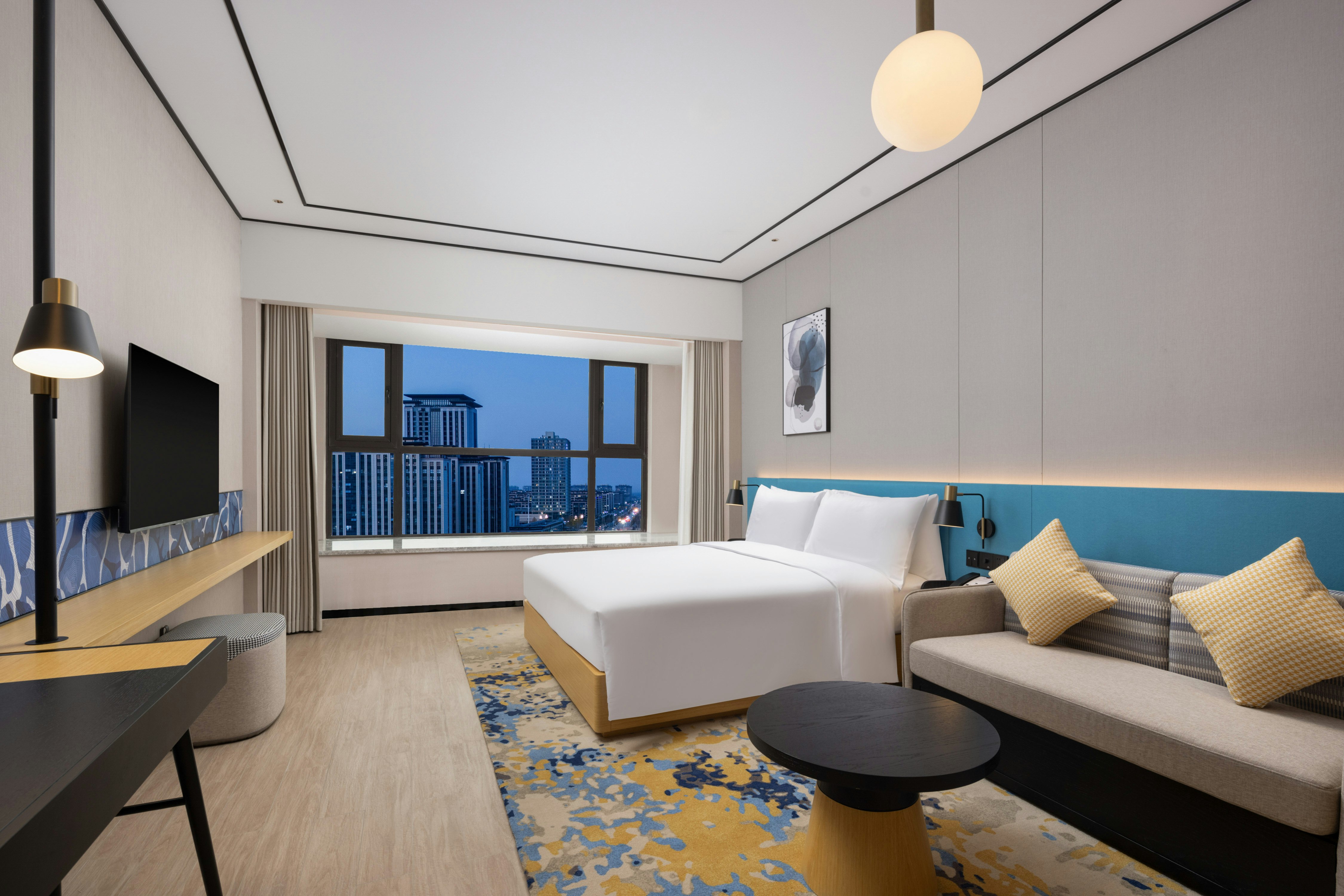 غرفة بسرير كينج في طابق مرتفع، Hilton Garden Inn Zhoukou Huaiyang 3/4