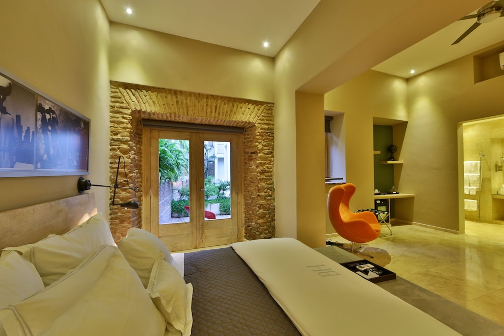 Billini Hotel 56/75