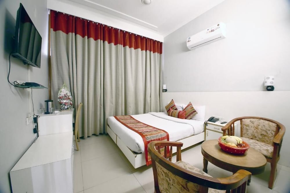 1 BEDROOM, DELUXE