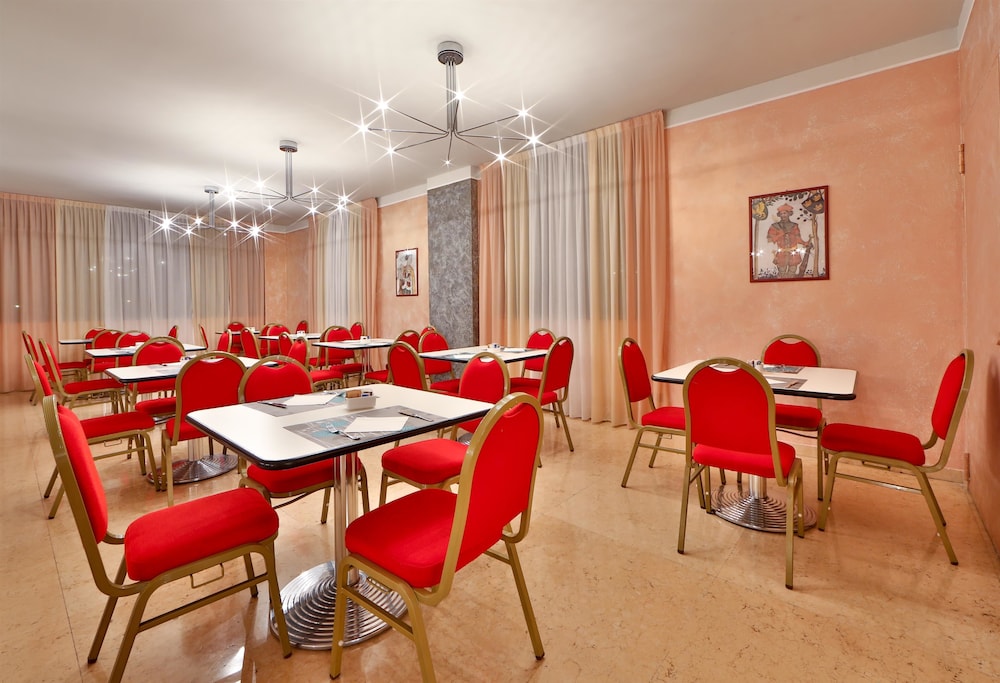 Best Western Cavalieri Della Corona Hotel 49/55