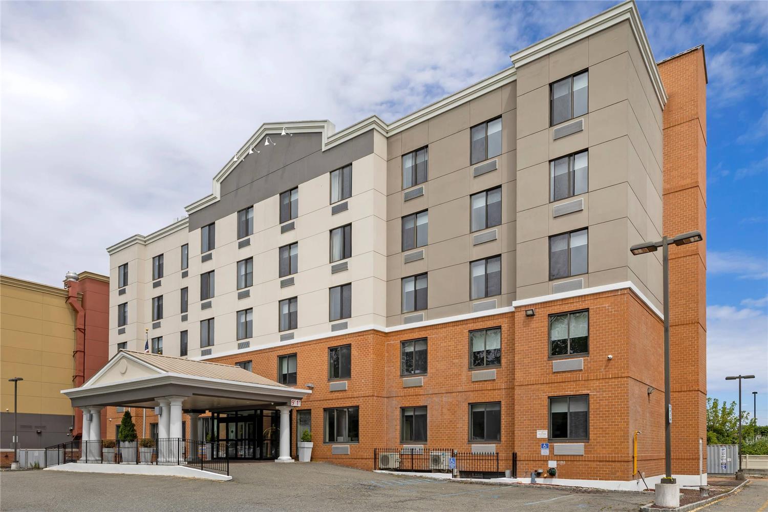Country Inn & Suites by Radisson, Staten Island 3/11