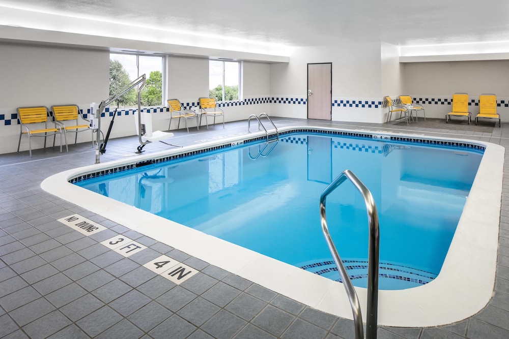 Comfort Inn & Suites Olathe - Kansas City 1/39