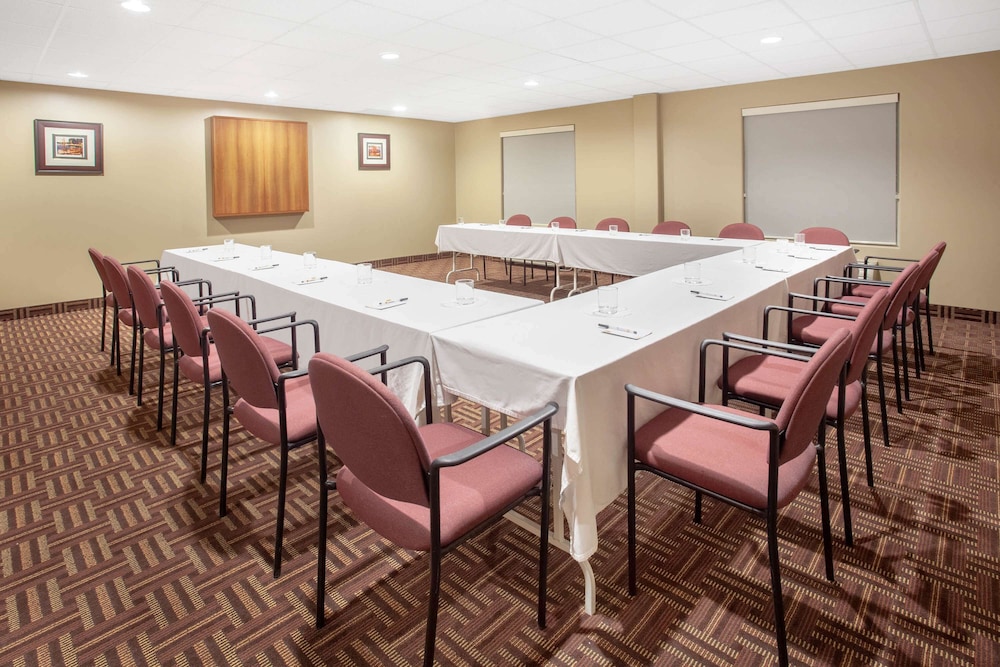Super 8 by Wyndham Midland 25/29
