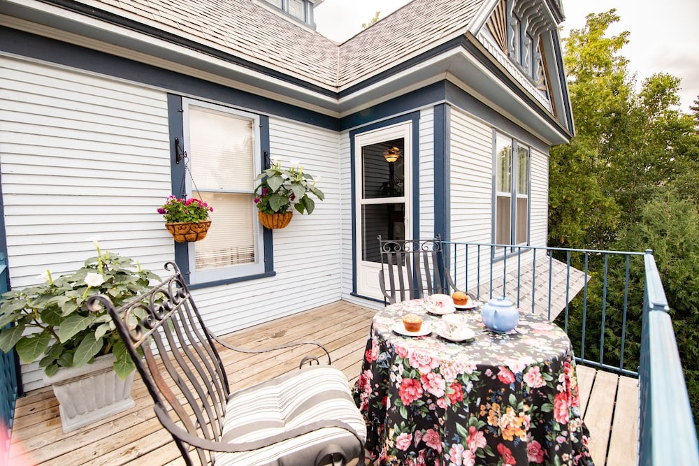 Garden Gate BnB 16/19