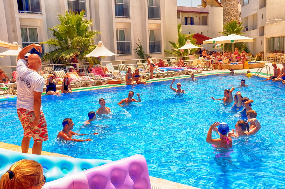 Shark Club Hotel 23/34