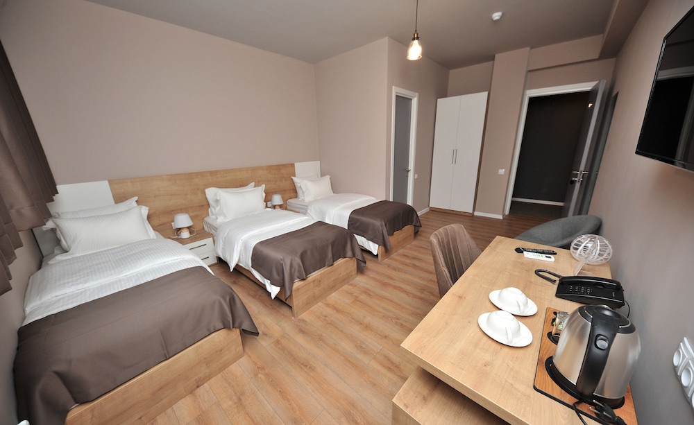 STANDARD, TRIPLE, 3 BEDS