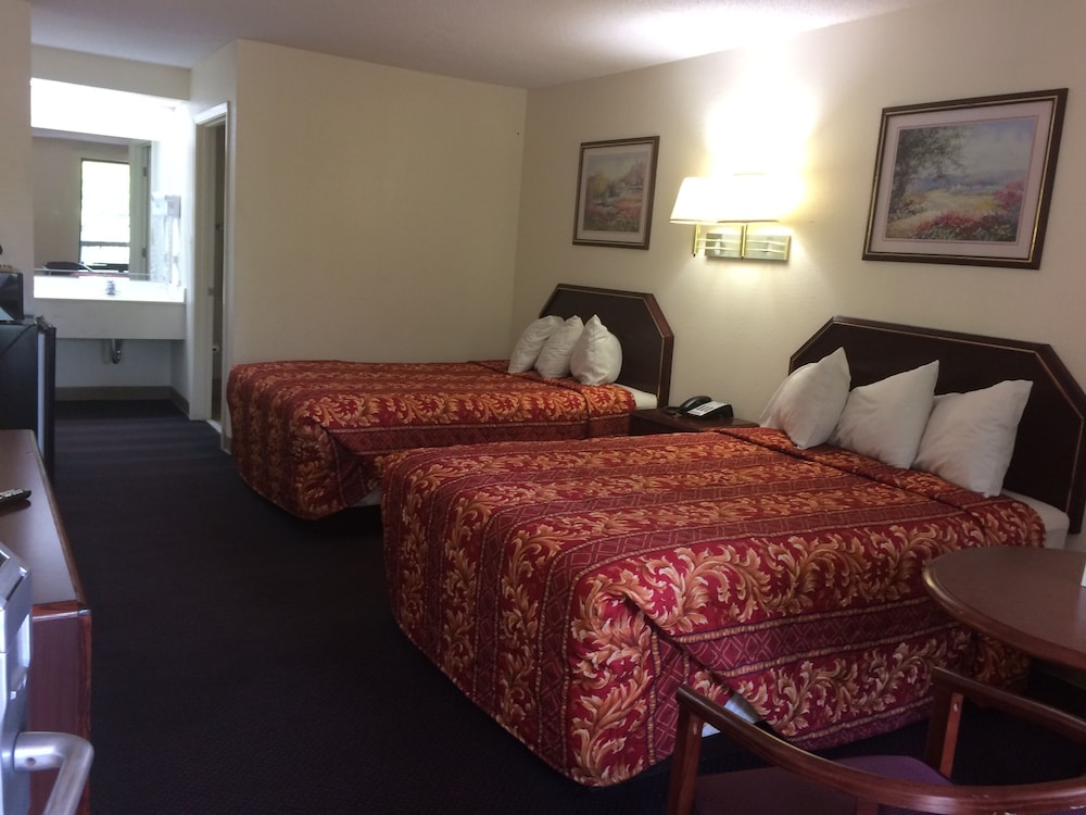 Days Inn And Suites Selma 14/54