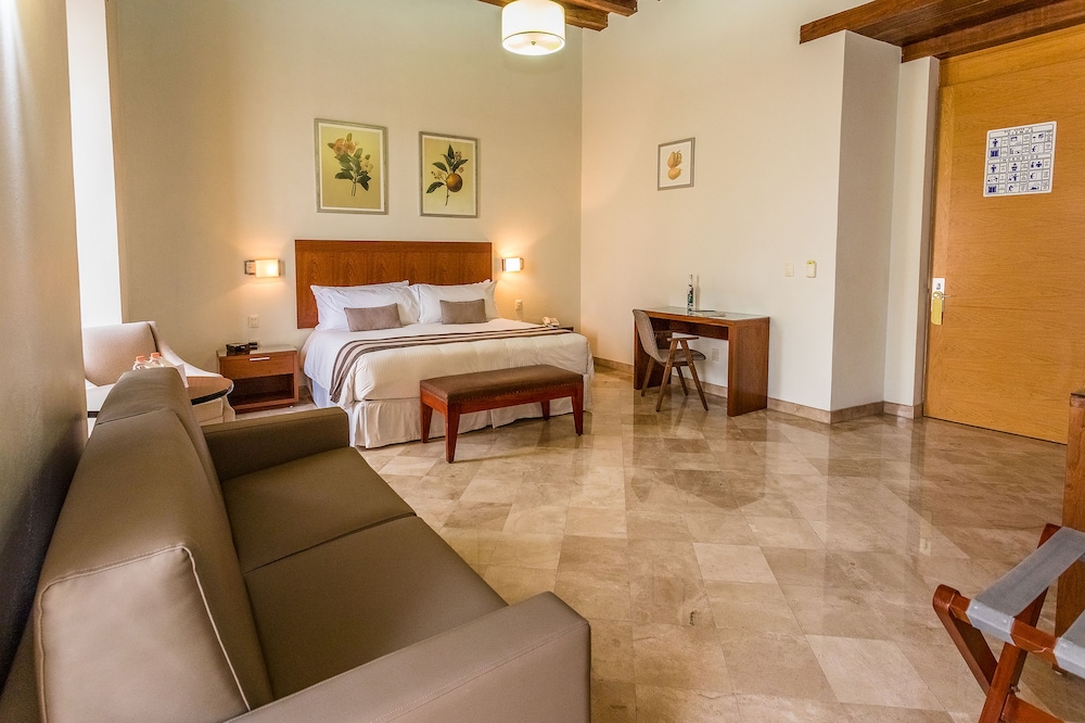 Hotel Parador de Alcalá 58/75