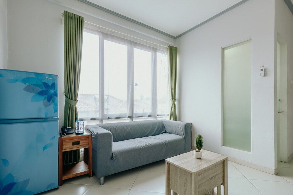 Urbanest Inn House TB Simatupang 50/72