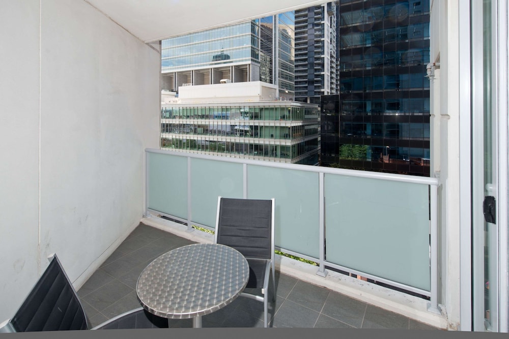 Apx World Square Apartments 44/52
