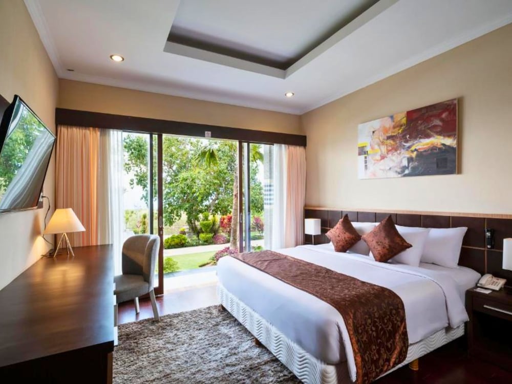SUITE, KING BED, OCEAN VIEW