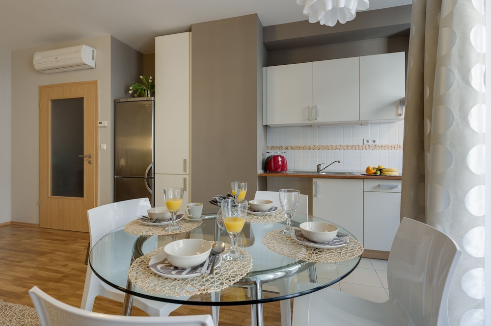 Central Passage Apartments 55/72