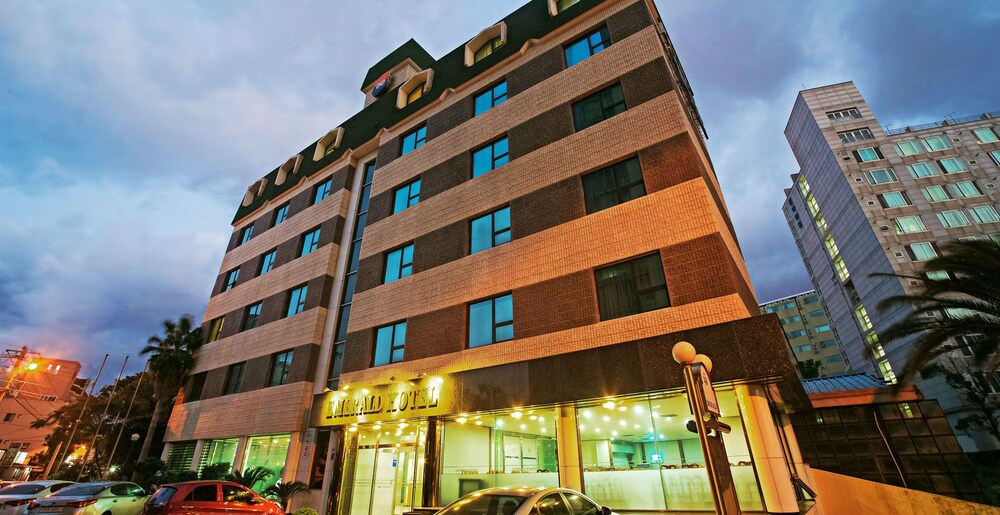 Emerald Hotel 4/26