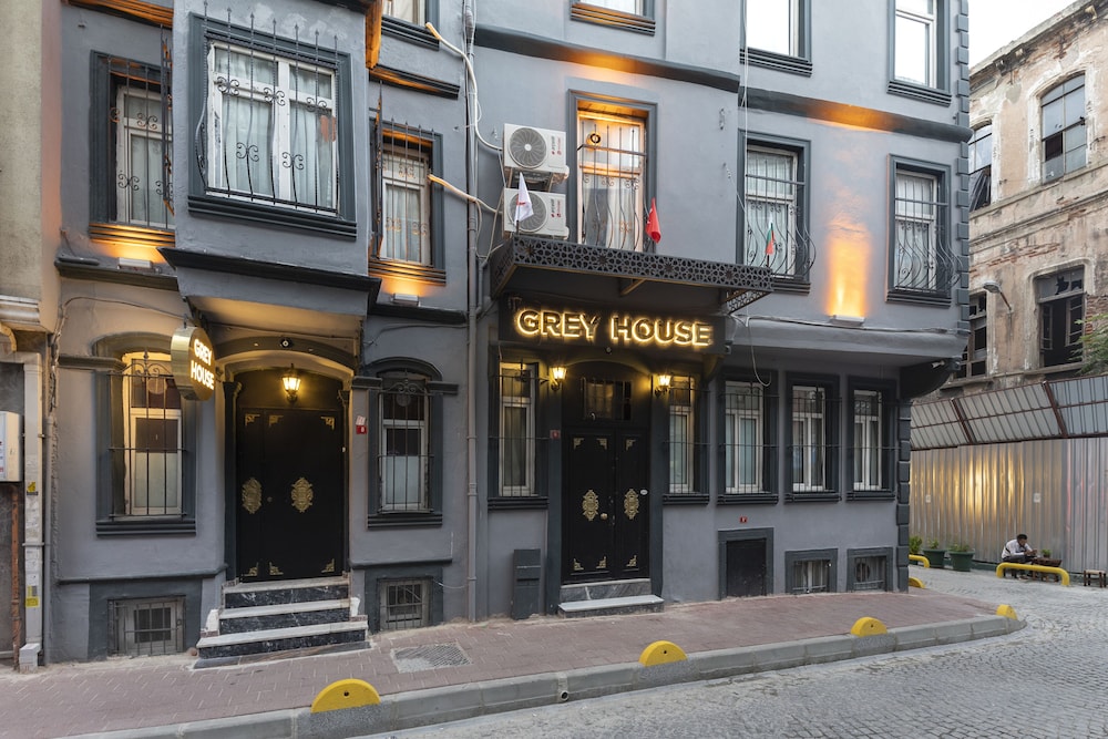 GREY HOUSE HOTEL 4/31