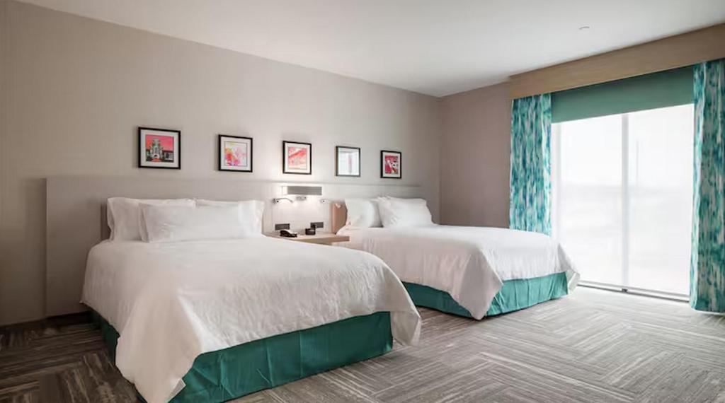 Room, King Bed, Partial Water View, Accessible