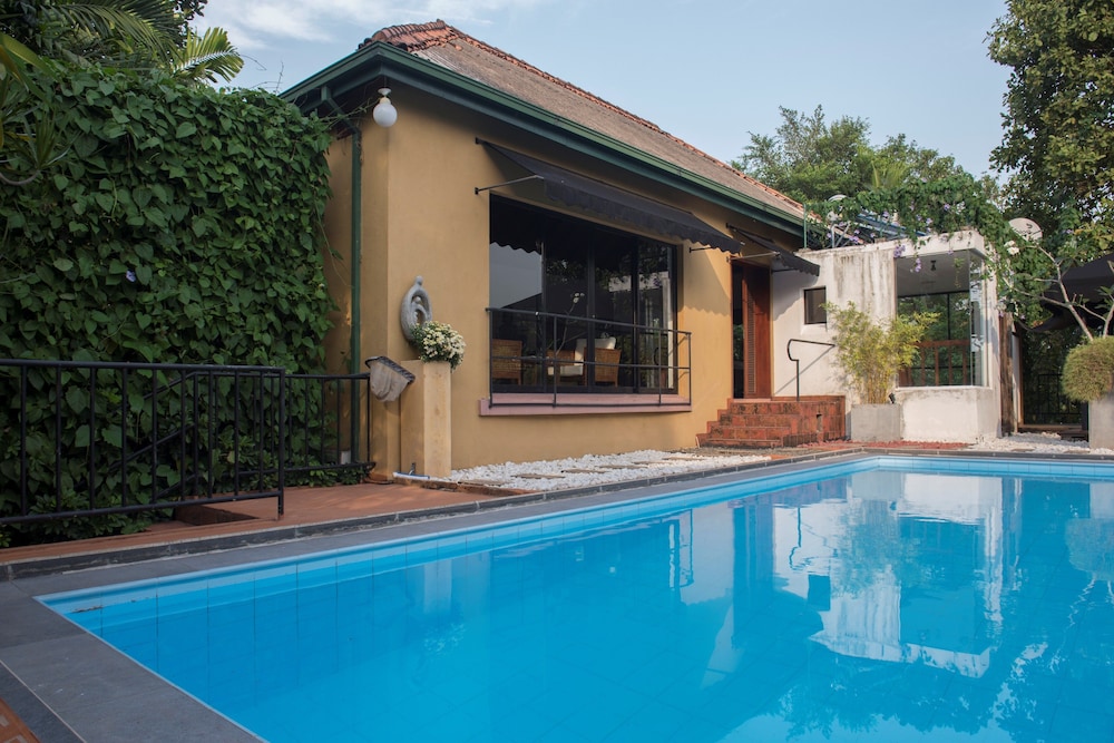 Villa Escondite 26/50