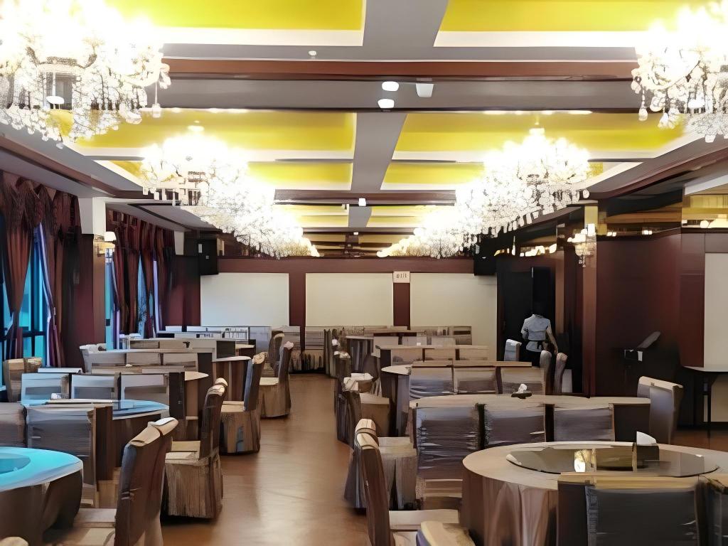 Vienna Hotel (Chongqing Changshengqiao Metro Station) 39/53