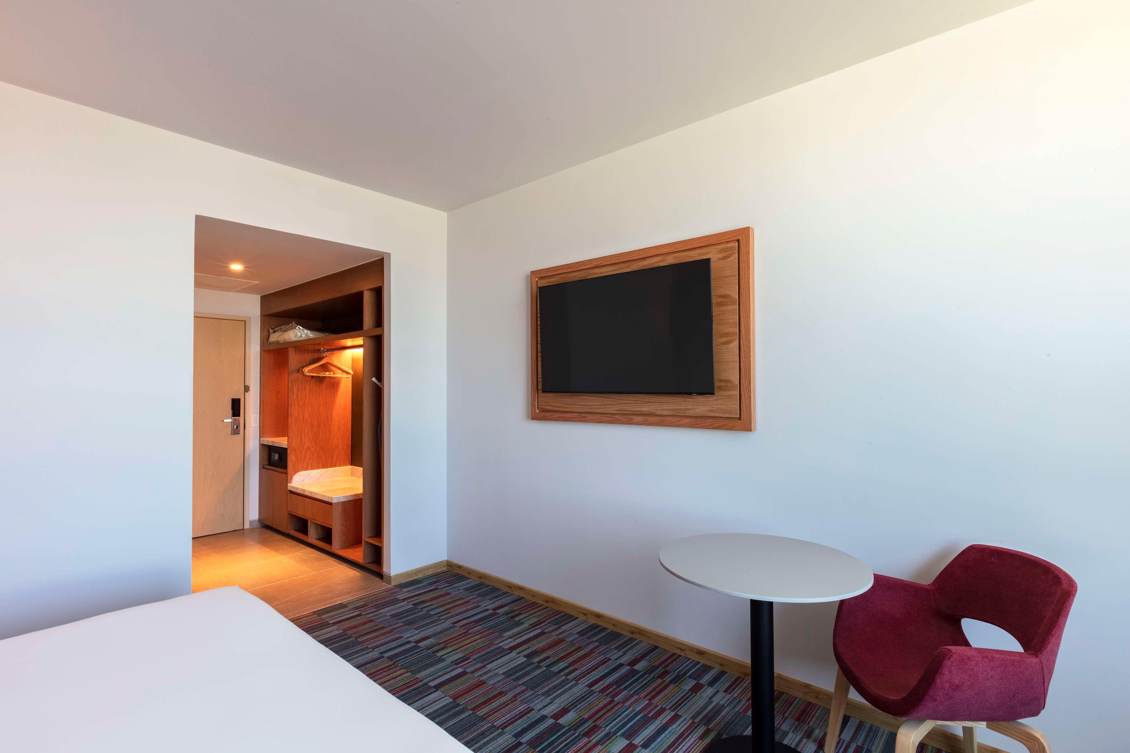 غرفة بسرير مزدوج بإطلالة، Hilton Garden Inn Guadalajara Airport 4/5