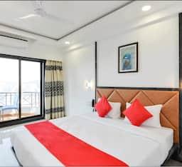 Superior, Queen Bed, Valley View