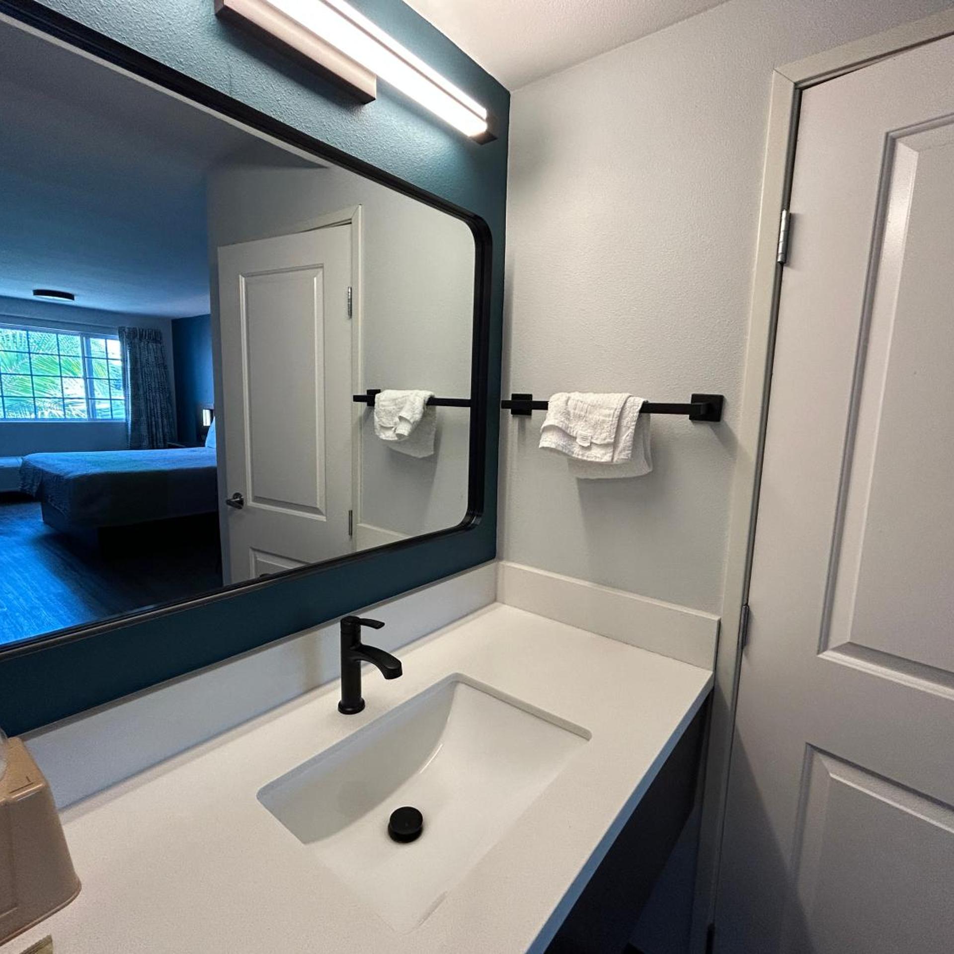 Studio6 Suites Gardena, CA 29/33