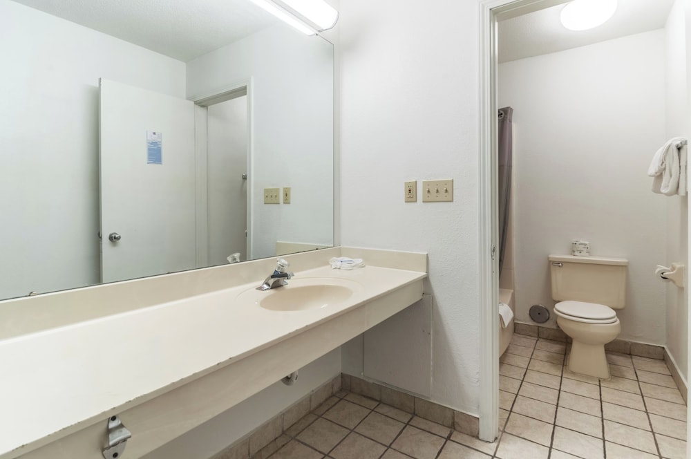 Motel6 Southgate, MI - Detroit 56/60
