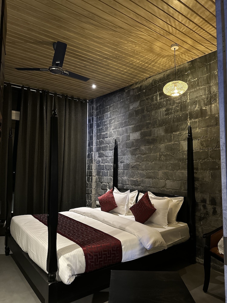 Suite, Double Bed, Pool Access