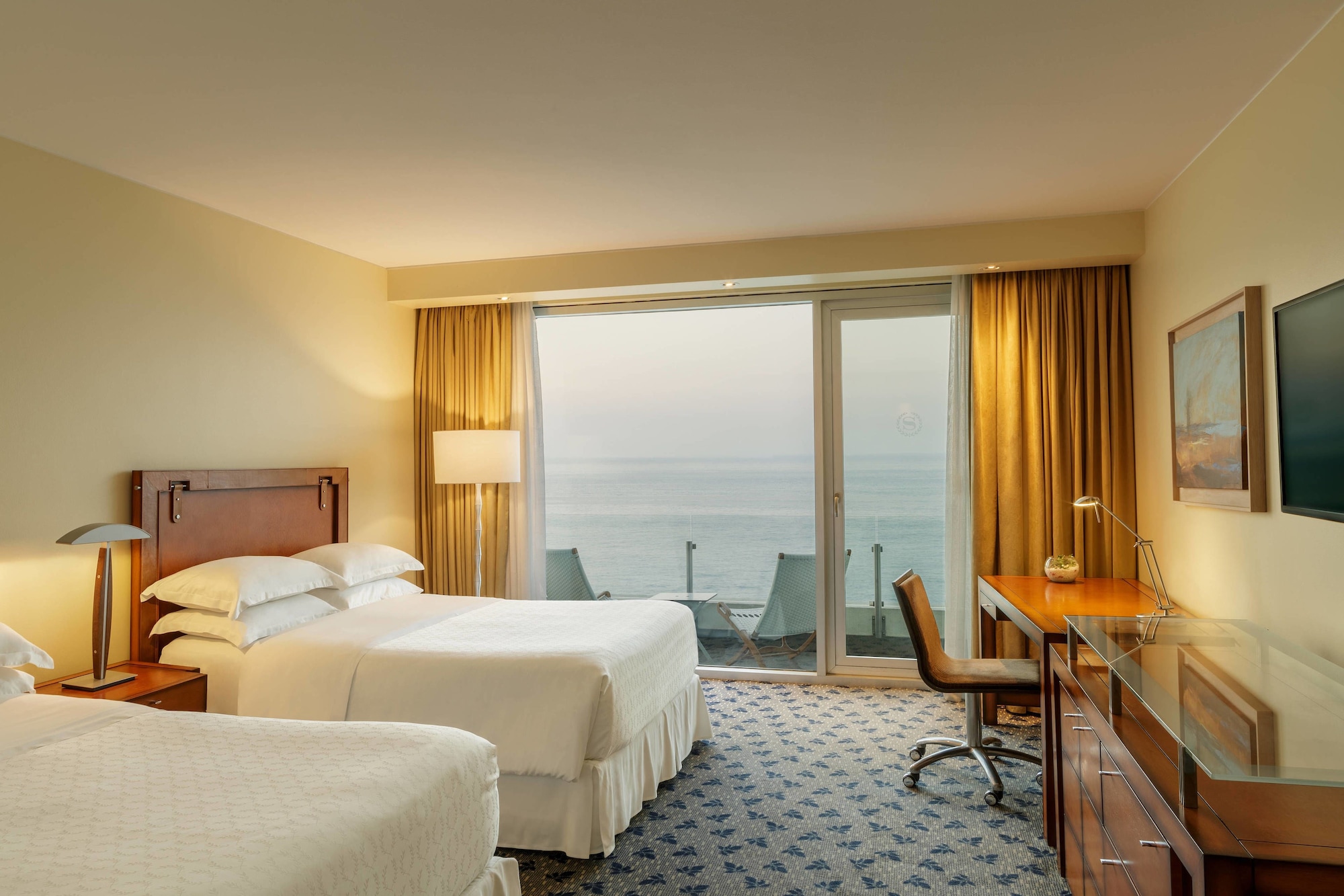 Deluxe, 2 Double Beds, Ocean Front, Balcony