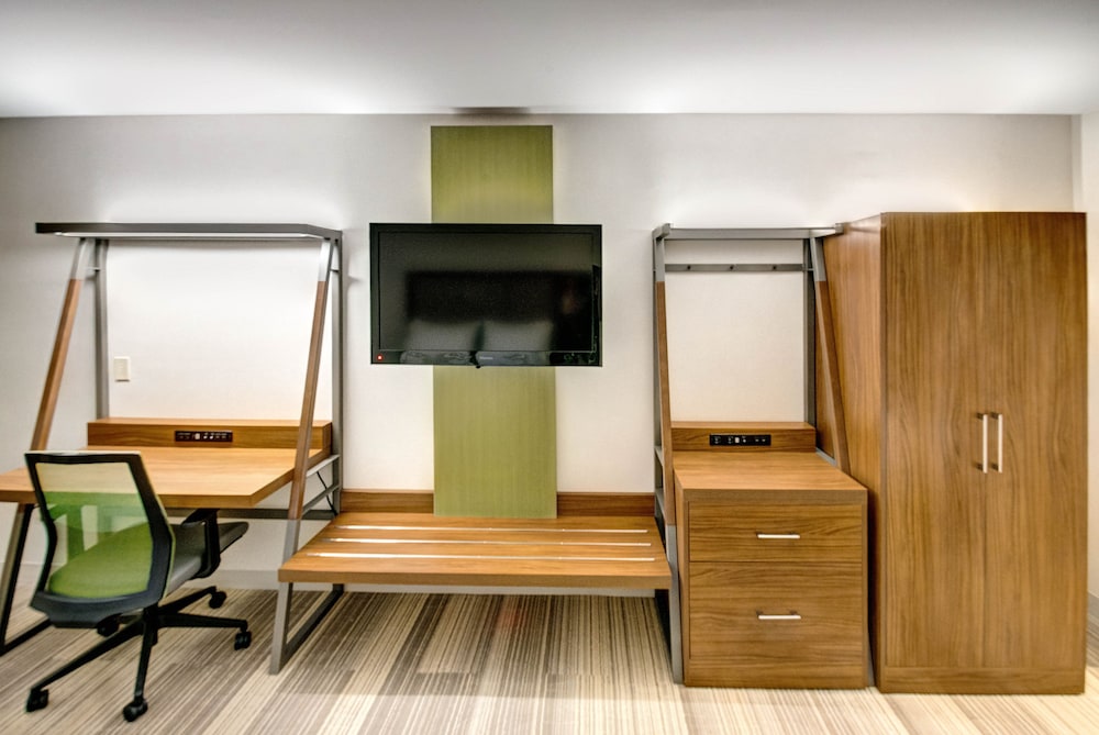 Holiday Inn Express Woodbridge 58/64