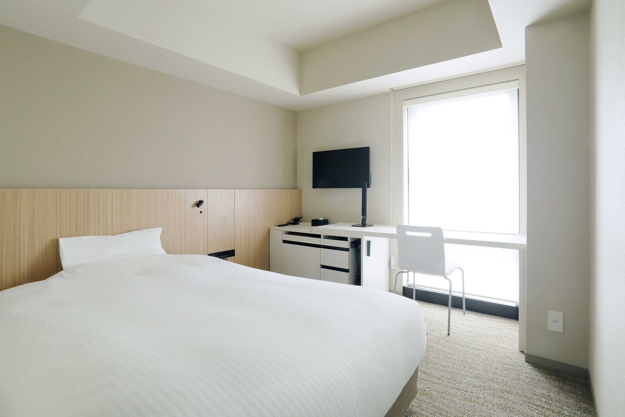 ROOM, SEMI DOUBLE BED