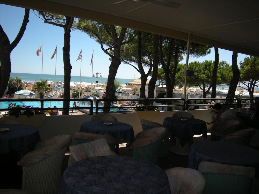 Ambasciatori Palace 10/29