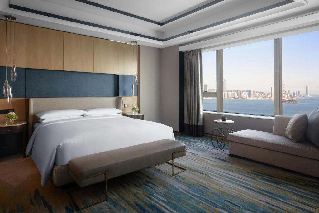 1 Bedroom, Vice President, Suite, King Bed, Harbour View, Executive Lounge Access